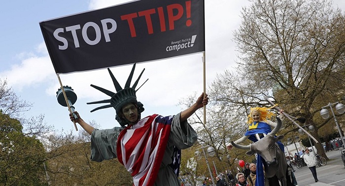Linke-MdB zu Merkels TTIP-Aussage: „Seid naiv den US-Konzernen gegenüber“  